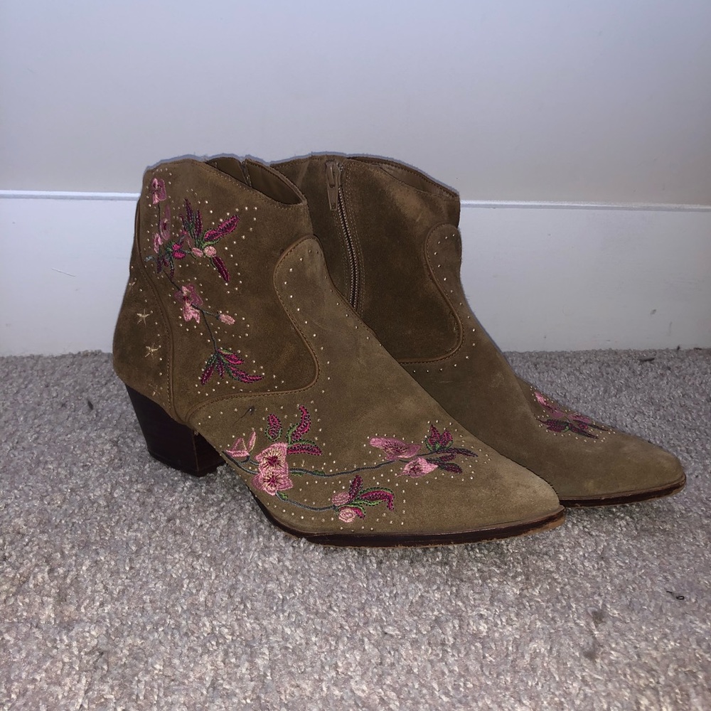 Steve Madden western booties